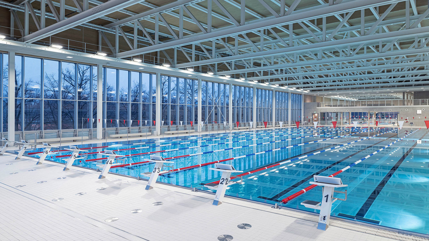 Schwimmbecken